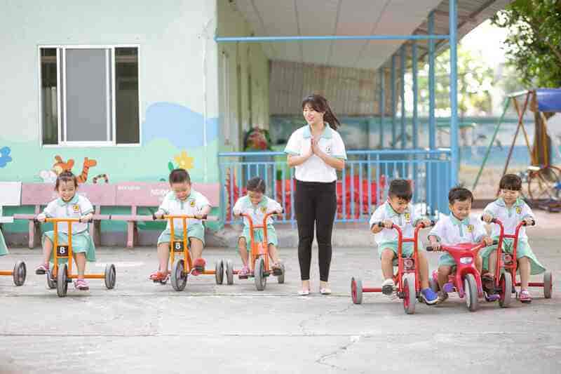  đào tạo kỹ năng sống cho trẻ tại trung tâm Rồng Việt