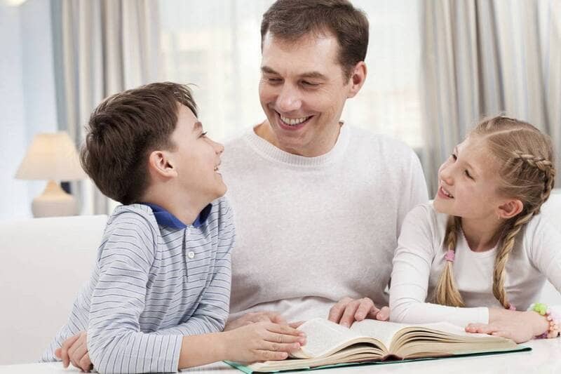 đọc sách cho con nghe là cách dạy hiệu quả