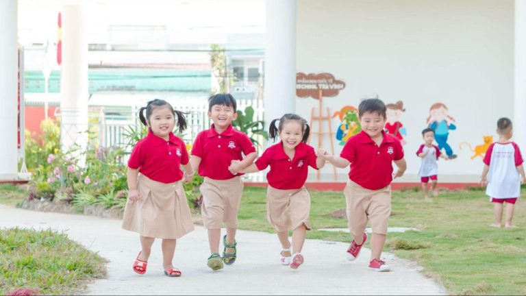 Các giai đoạn phát triển thể chất cho trẻ mầm non