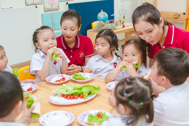 Phương pháp giáo dục thể chất cho trẻ mầm non kết hợp dinh dưỡng đầy đủ 