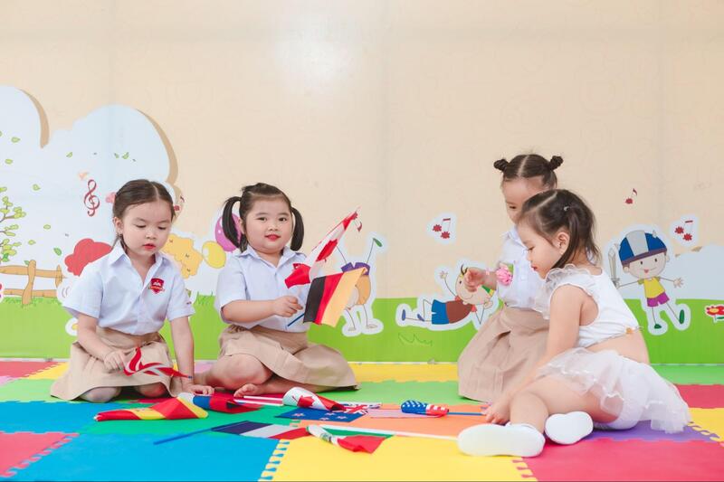 Phương pháp Montessori áp dụng giáo trình riêng cho từng độ tuổi khác nhau