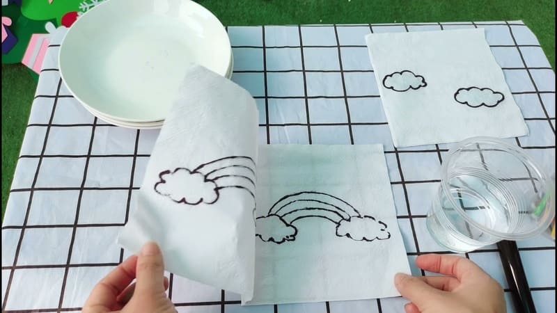 thí nghiệm cho trẻ mầm non với giấy