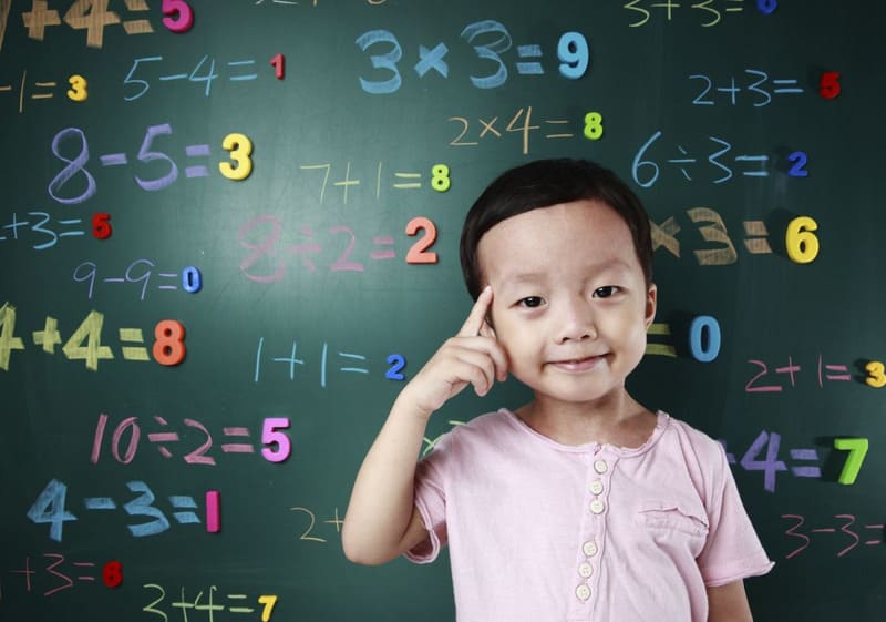 có nên dạy toán tư duy cho bé 4 tuổi