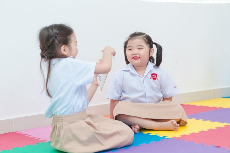dạy kỹ năng sống cho trẻ 2 tuổi - kỹ năng giao tiếp, ứng xử