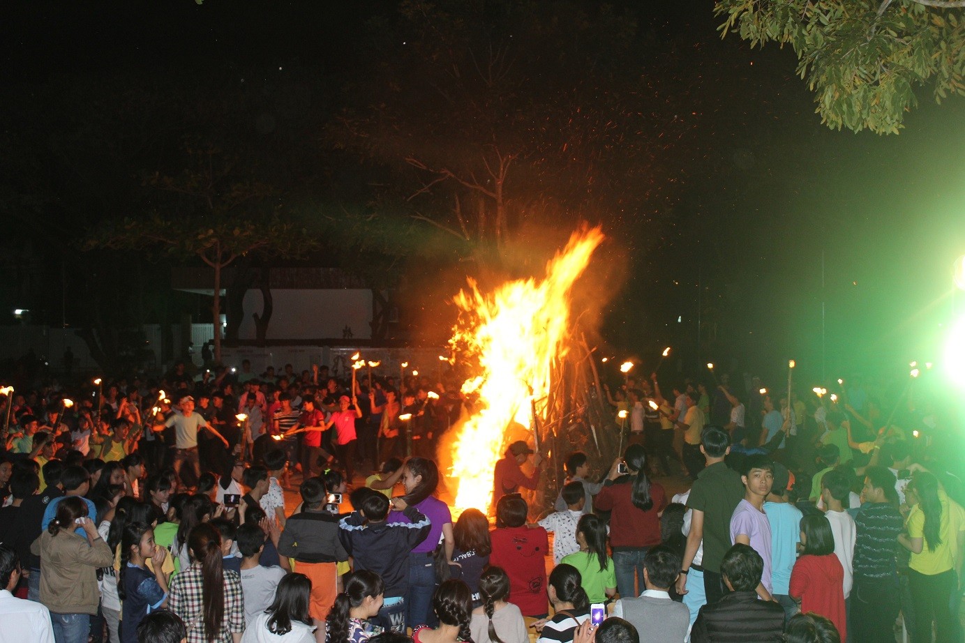 iSchool Quy Nhơn: Hội trại "Tuổi trẻ và khát vọng" - Đêm hội bừng lửa tại iSchool Quy NHơn