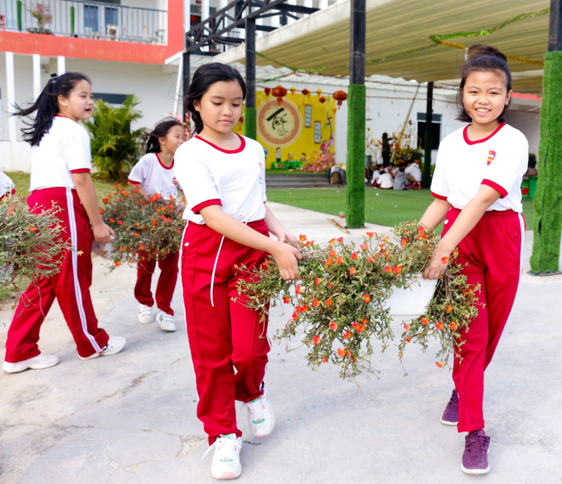 iSer Ninh Thuận hưởng ứng Tết trồng cây đời đời nhớ ơn Bác Hồ.