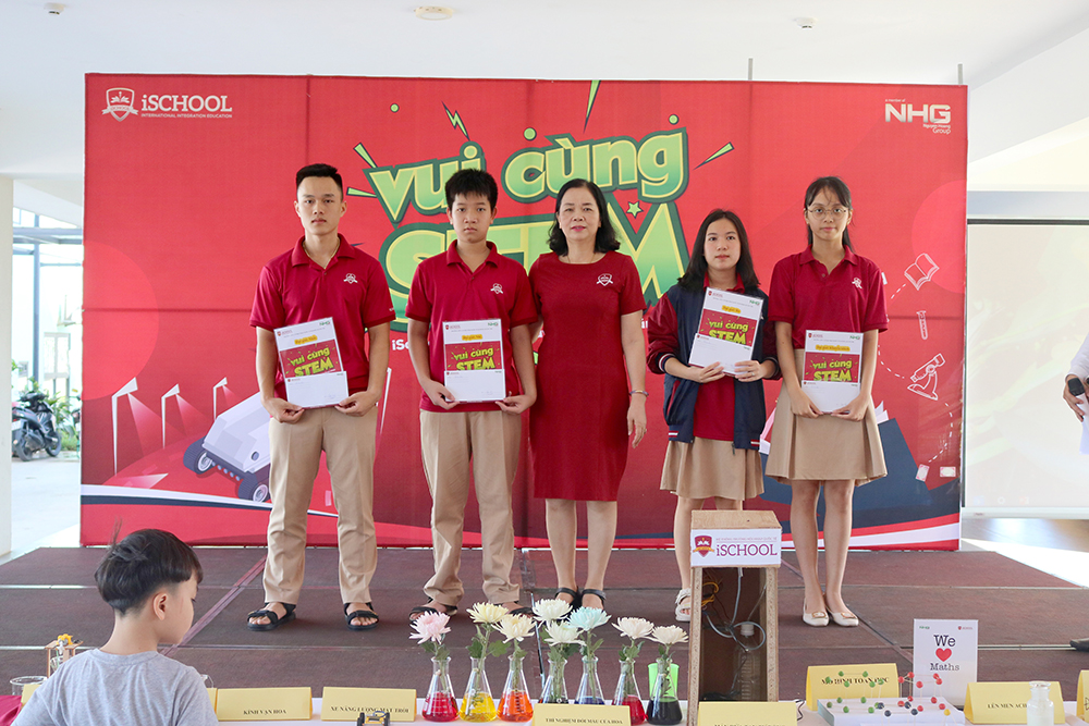 trao giải buổi tổ chức hoạt động giáo dục stem