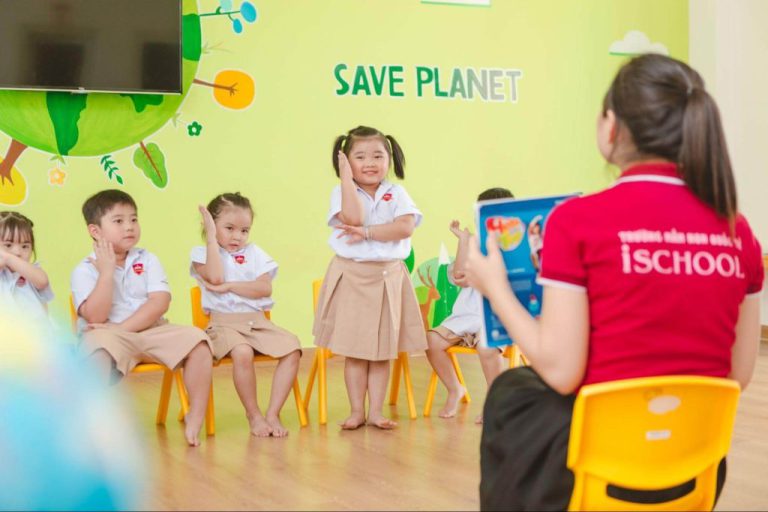 Rèn luyện kỹ năng thuyết trình khoa học cho trẻ