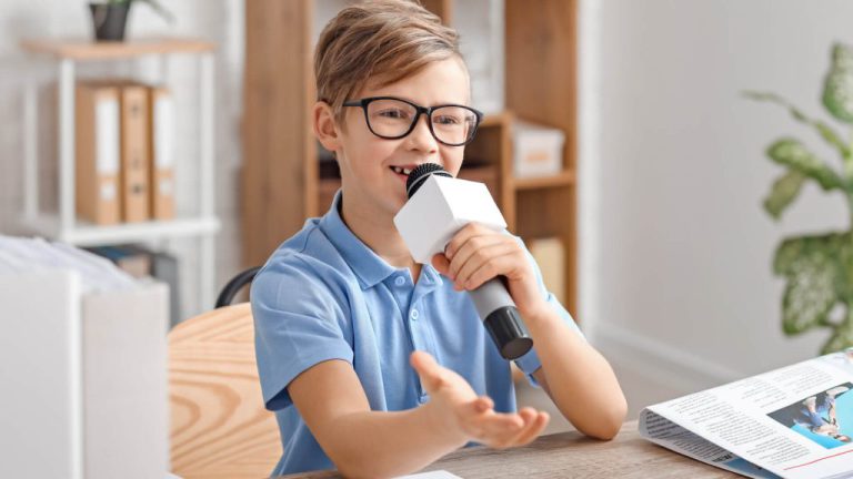 luyện tập kỹ năng thuyết trình cho trẻ