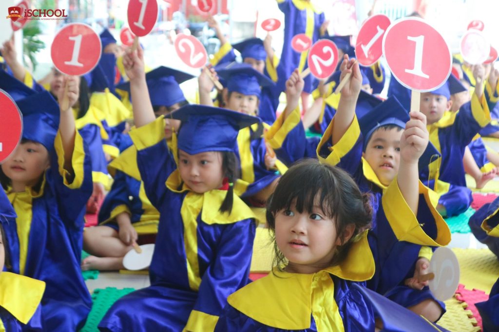 Thí sinh tham gia cuộc thi "Golden bell challenge 2023"