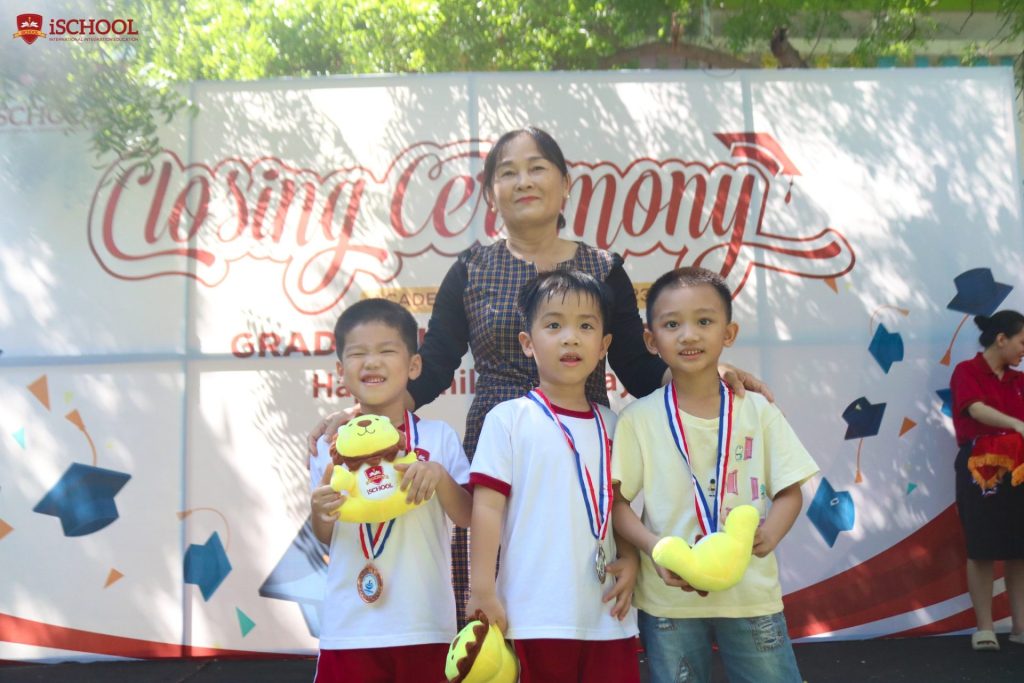iSers đạt giải nội dung bơi nam của khối kindy 4 trong cuộc thi "Swimming sports 2023"