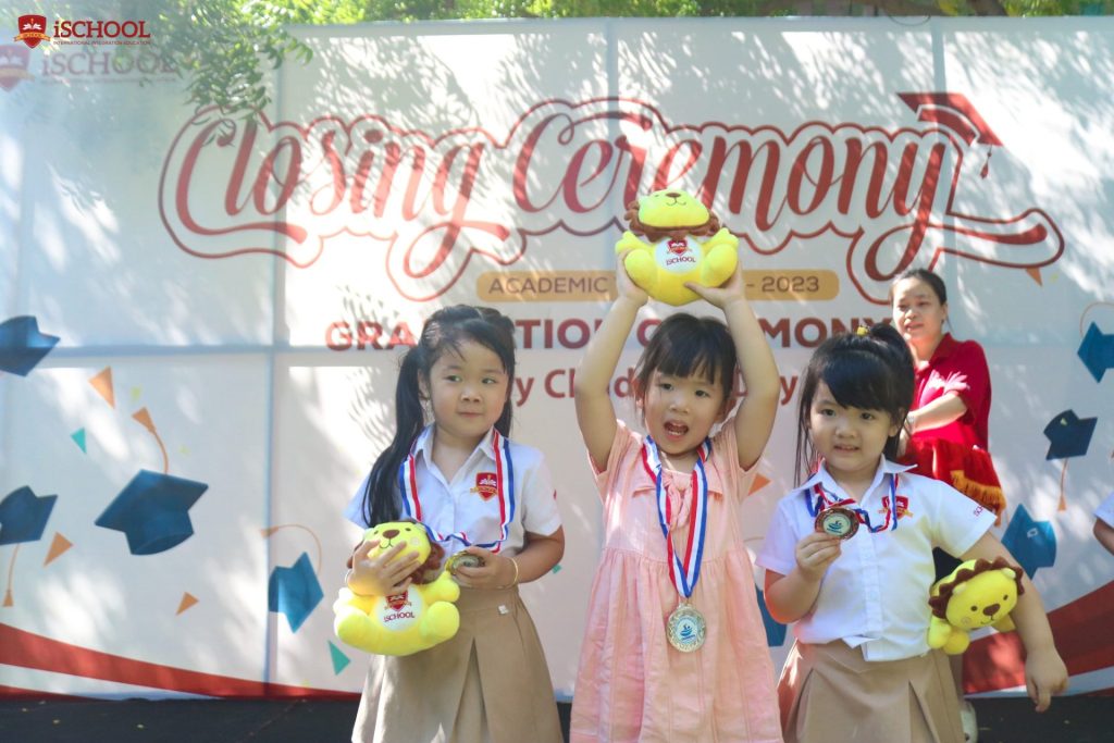 iSers đạt giải nội dung bơi nữ của khối kindy 3 