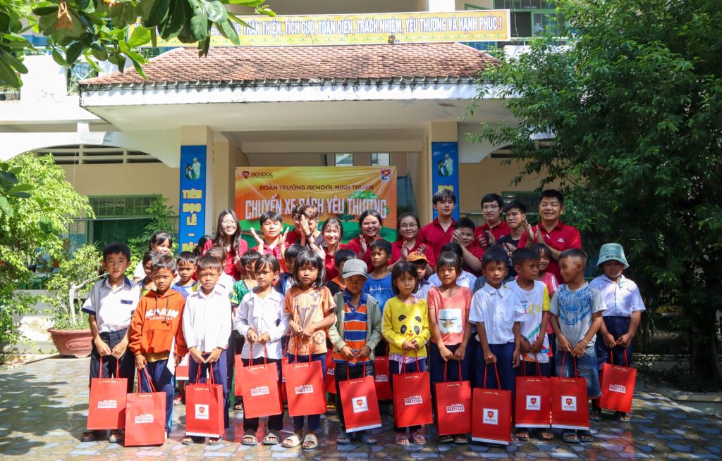 doan-thanh-nien-ischool-ninh-thuan-trao-qua-2023-1