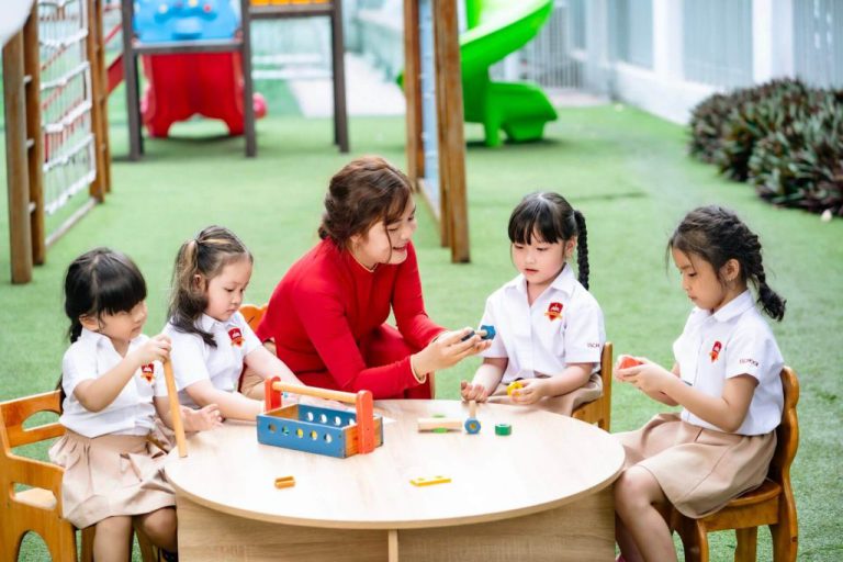 Kỹ năng giao tiếp - Làm việc nhóm
