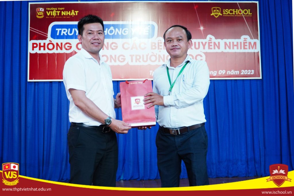 THPT Việt Nhật - Y tế học đường - Phòng chống các bệnh truyền nhiễm trong trường học