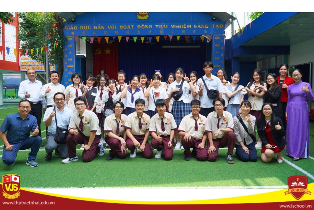 Học sinh THPT Việt Nhật giao lưu với các học sinh đến từ tỉnh Kagoshima, Nhật Bản