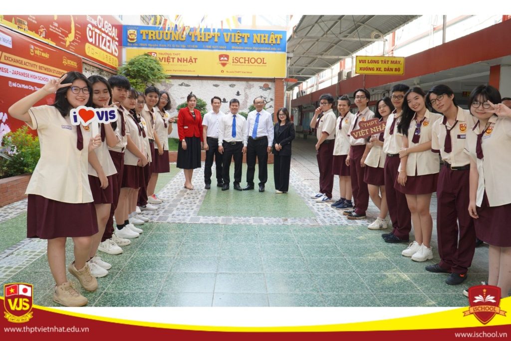 Học sinh THPT Việt Nhật giao lưu với các học sinh đến từ tỉnh Kagoshima, Nhật Bản