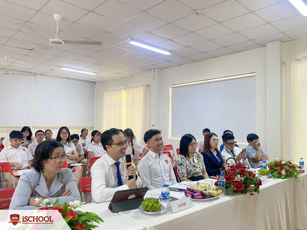 Đại biểu cuộc thi Voice of iSchool