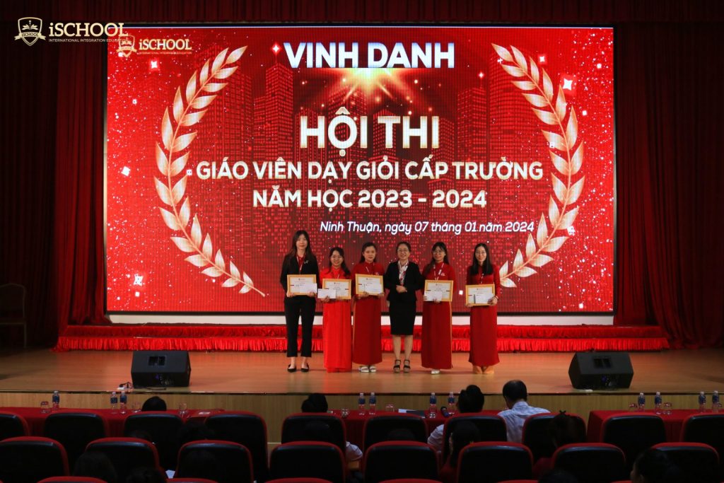 Vinh danh giáo viên dạy giỏi cấp trường - Giáo viên đạt giải ba khối Tiểu học