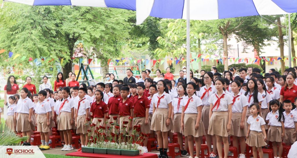 le chao chao ngay khai giang dien ra trang nghiem ischool tra vinh