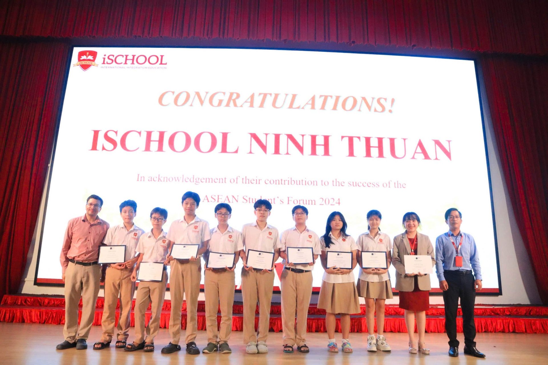 iSchool Ninh Thuận vinh danh và trao chứng nhận cho iSers tham gia diễn đàn ASEAN 2024