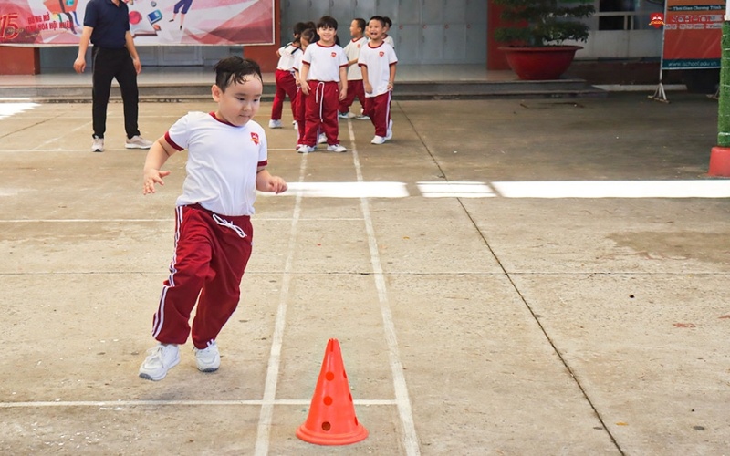 Trò chơi cho trẻ mầm non - Chạy tiếp sức