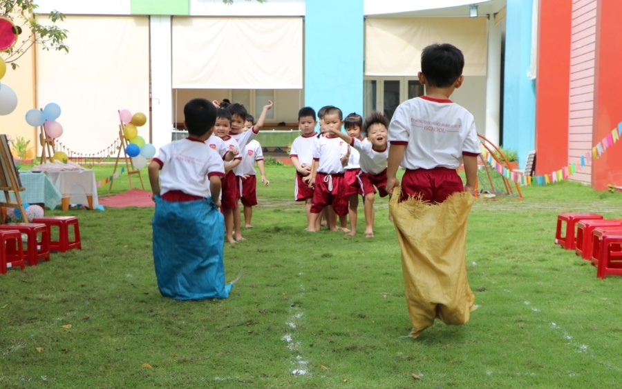 Trò chơi nhảy bao bố