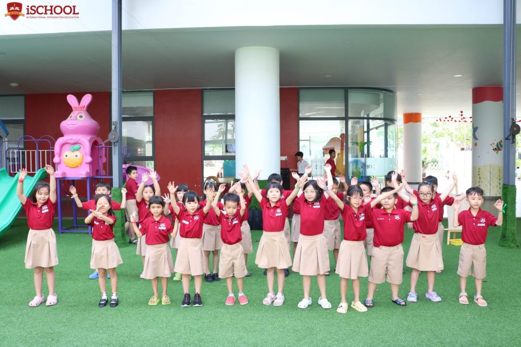 Khuôn viên hiện đại của Trường iSchool trong sự kiện iSchool Tour