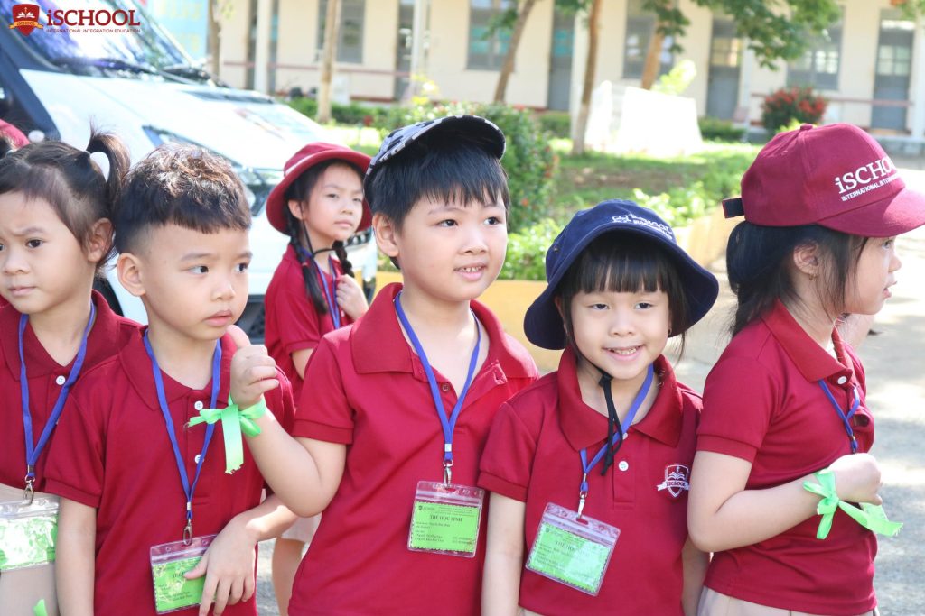 iSers tham gia hoạt động trải nghiệm về sân bay Thành Sơn