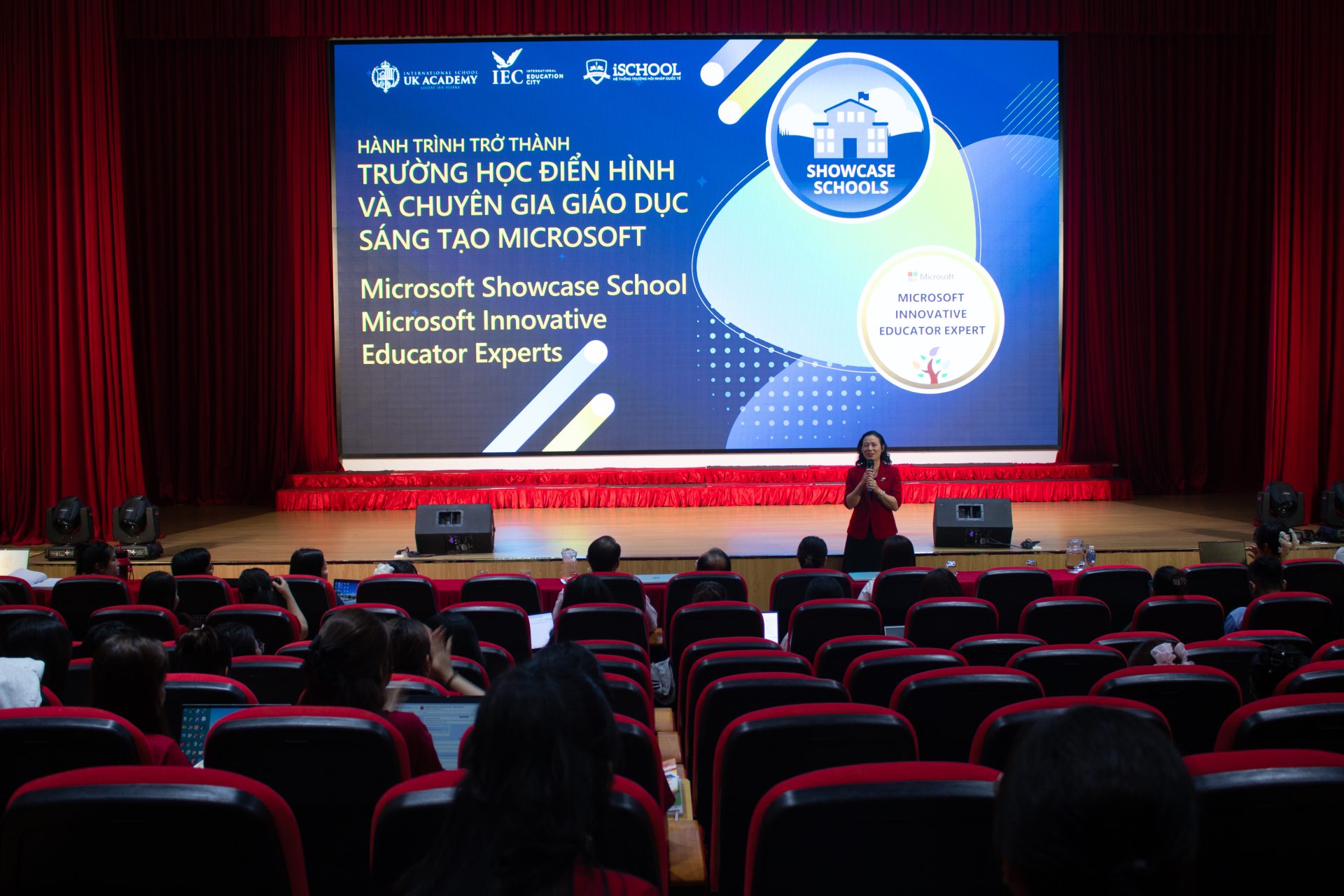 Tập huấn chuyên đề "Hành trình trở thành Trường học điển hình và Chuyên gia Giáo dục Sáng tạo Microsoft"