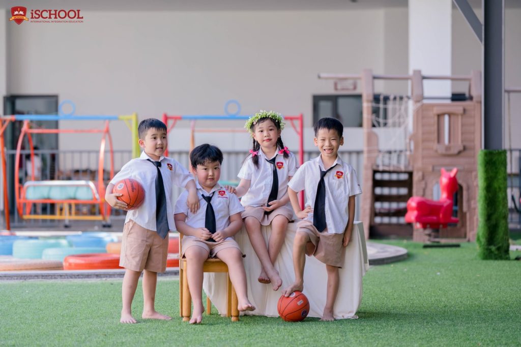Chương Trình Đại Nhạc Hội "Chạm Vào Ánh Sáng" – Tôn Vinh Tài Năng Học Sinh