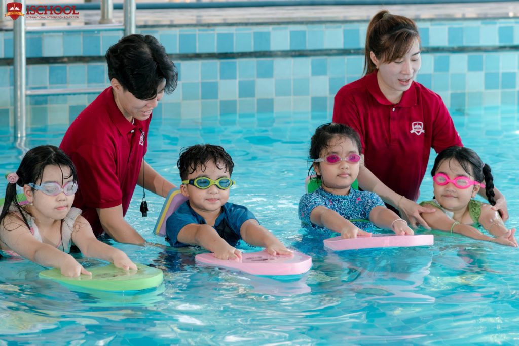 Thời gian học linh hoạt, ít buổi học bán trú