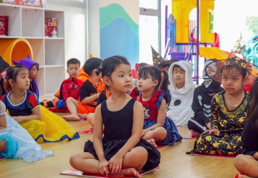 Hành trình ánh trăng của cảm xúc và trưởng thành