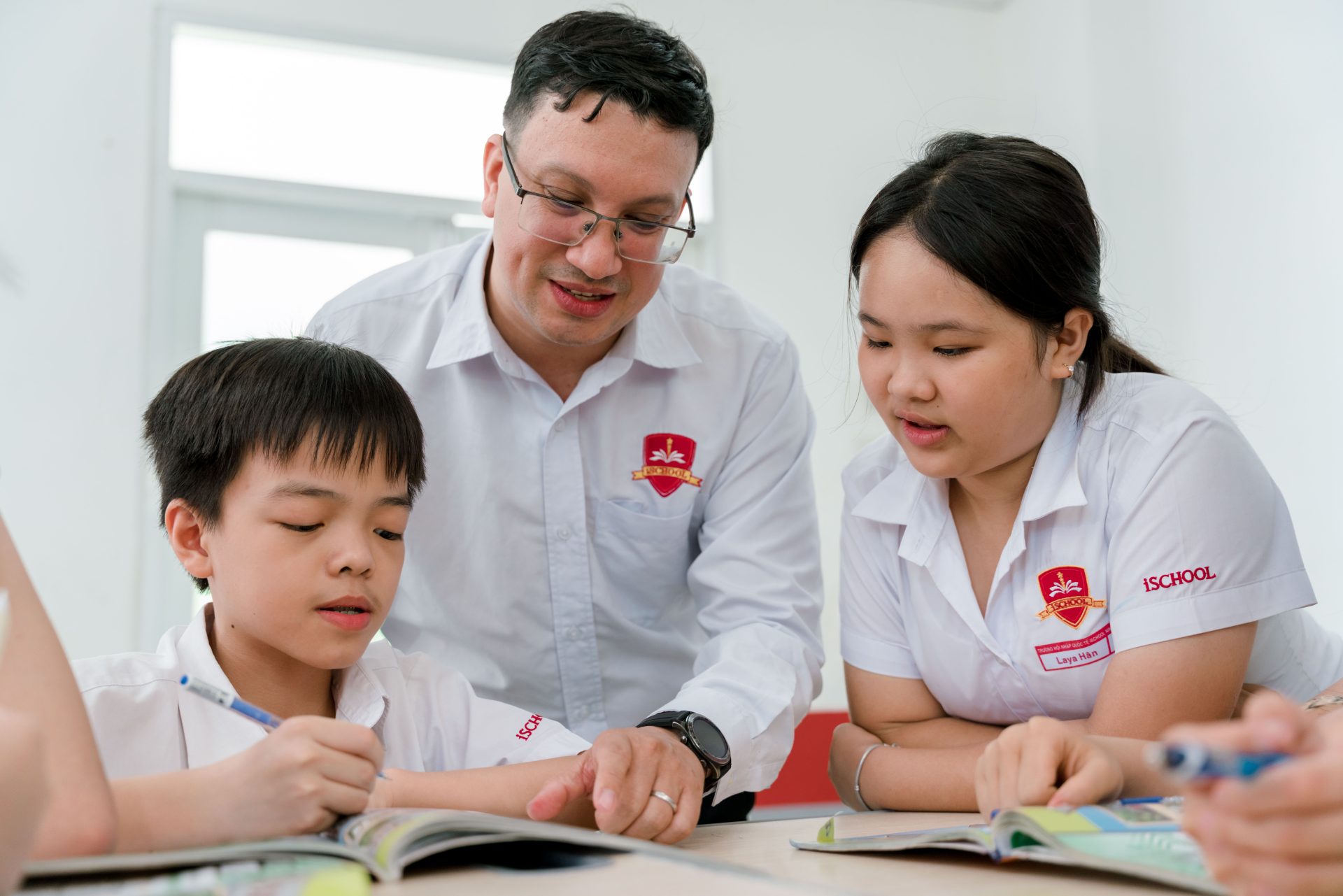 THÔNG BÁO TUYỂN DỤNG GIÁO VIÊN TIẾNG ANH (ESL)