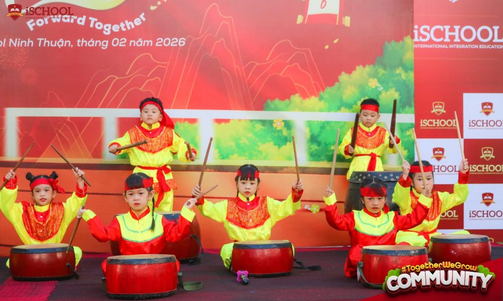Trống hội khai Xuân - Lễ hội xuân iSchool Ninh Thuận