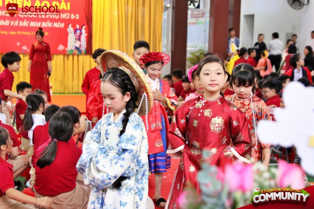 iSCHOOL NHA TRANG: TỔ CHỨC THÀNH CÔNG CUỘC THI BIỂU DIỄN THỜI TRANG “ÁO DÀI & SẮC HOA BỐN MÙA”