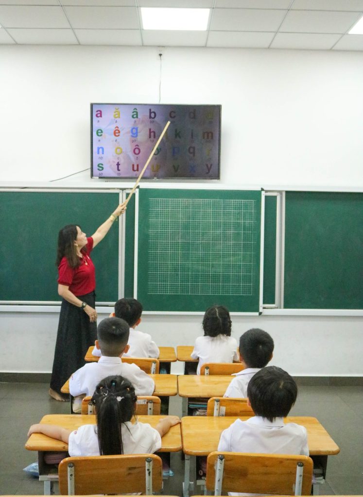 Con có khả năng tập trung và lắng nghe