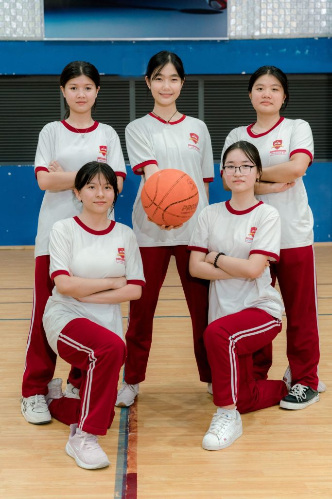 Đội bóng rổ nữ của trường iSchool Ninh Thuận