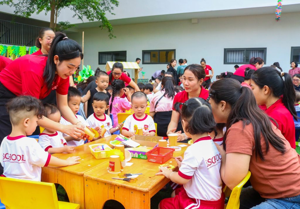 Hoạt động STEAM - Trạm Nursery: Chế tạo con vật có động cơ & thí nghiệm “cá bơi dưới nước”