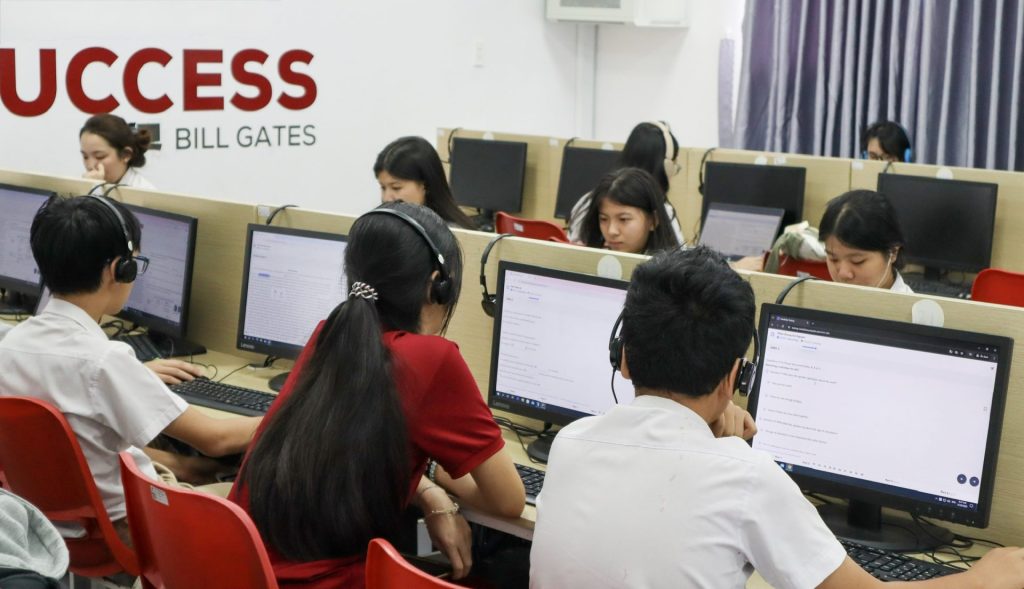 Tại iSchool Ninh Thuận, học sinh được học và kiểm tra trên phần mềm Flyer