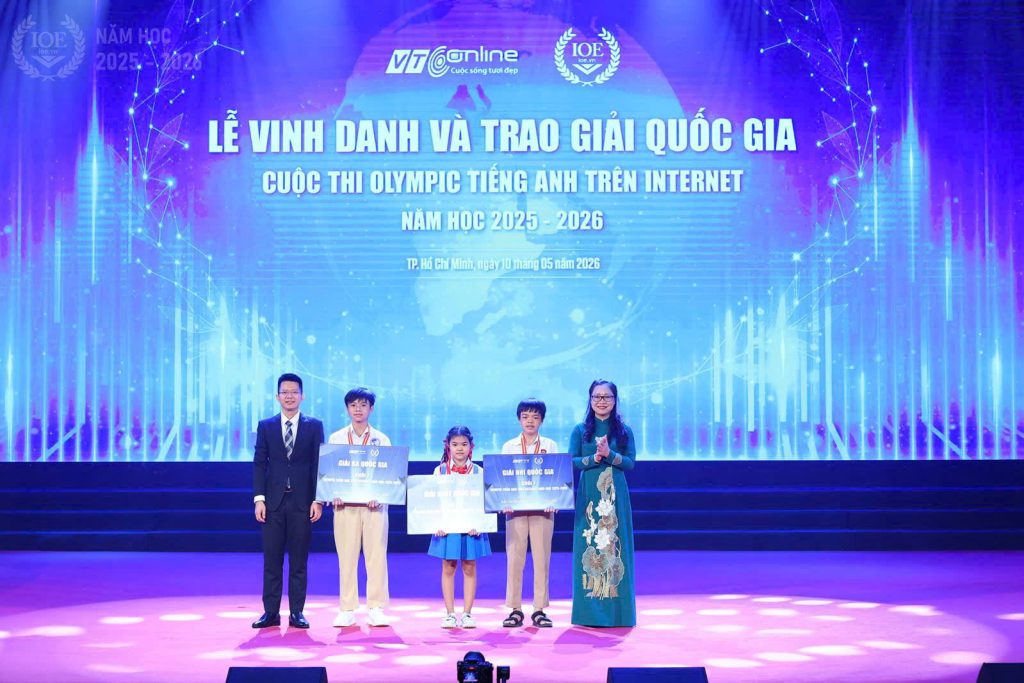 Em Nguyễn Công Tuấn Kiệt nhận bằng khen trong Lễ vinh danh và trao giải quốc gia cuộc thi Olympic tiếng Anh trên Internet năm học 2025-2026